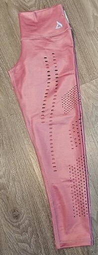 Leggings efecto brillo perforado