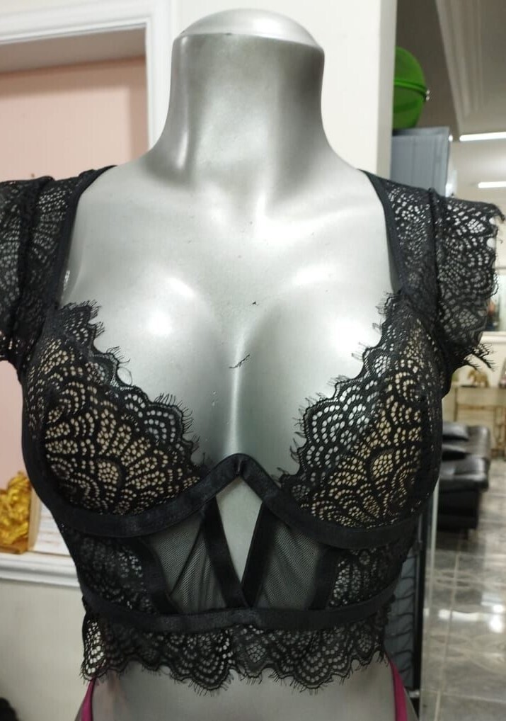 Crop top encaje con aro