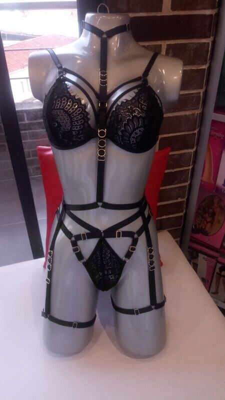 Conjunto encaje con arnés y ligas