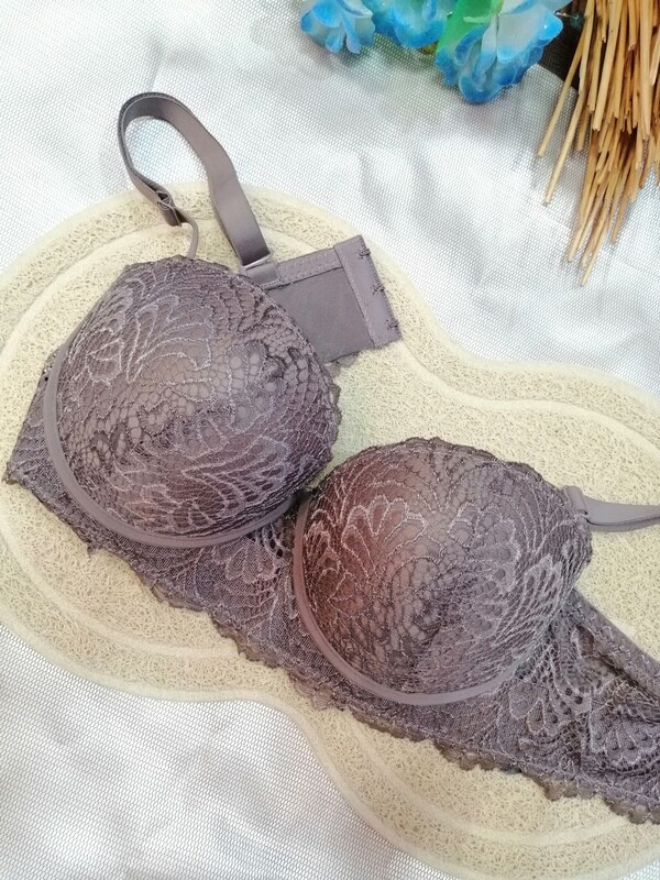 Brasier encaje estrapless con realze copa C