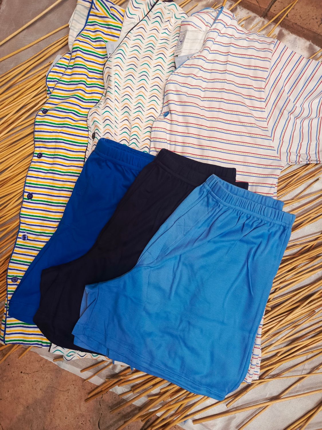 Pijama short de caballero manga corta botones estampada  Pijama short de caballero manga corta botones estampada