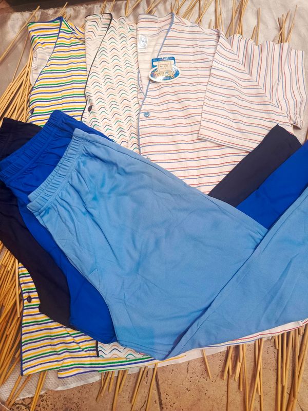 Pijama pantalón de caballero manga corta botones estampada 