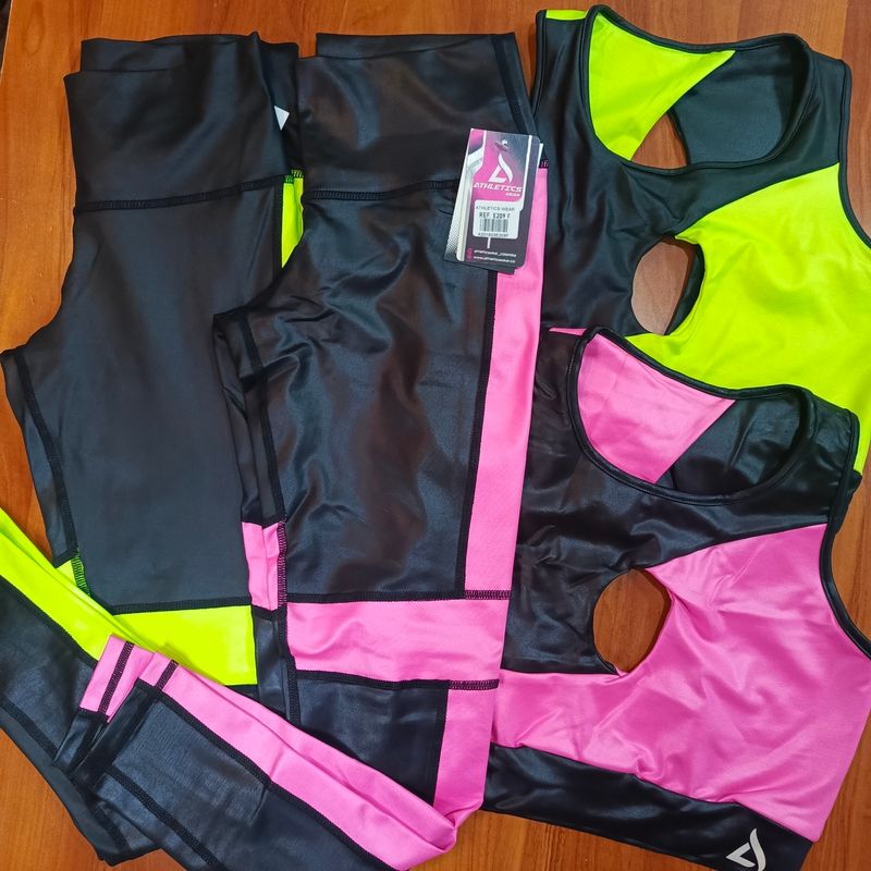 Conjunto deportivo bicolor efecto cuero