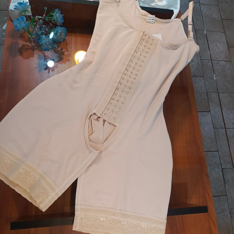 Faja medio muslo con broches