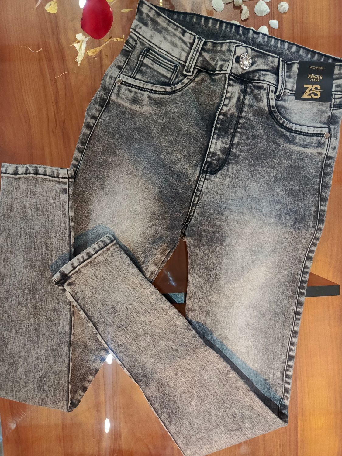 Jeans levanta cola