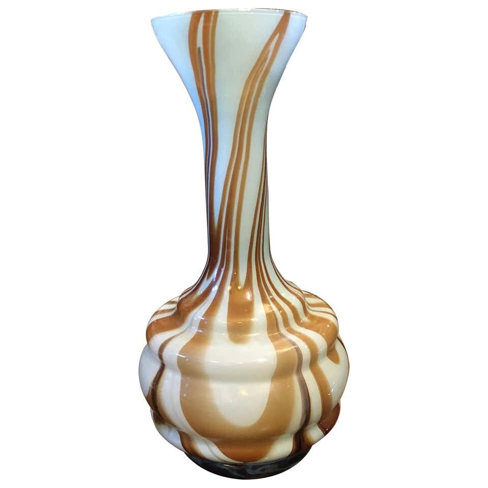 Carlo Moretti Mid-Century Modern Opaline Italian Vase, circa 1970