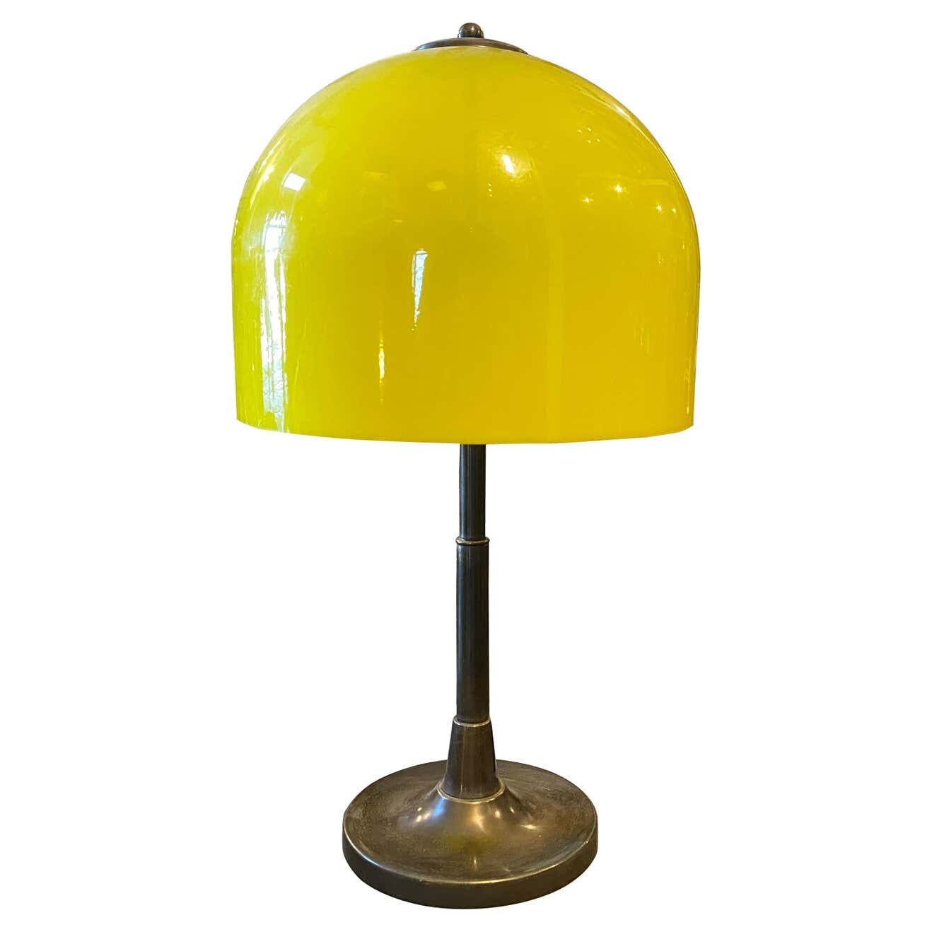 1960s Mid-Century Modern Brass and Yellow Plexiglass Italian Table Lamp