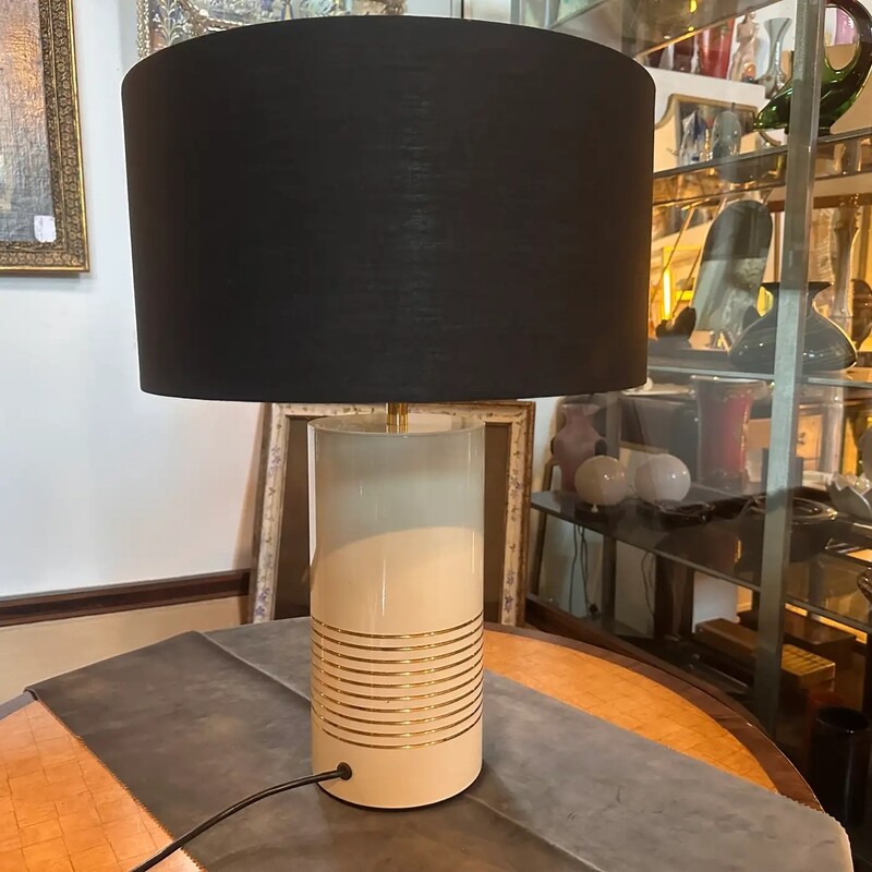 1970s High Quality Mid-Century Ivory and Gold Painted Metal Italian Table Lamp