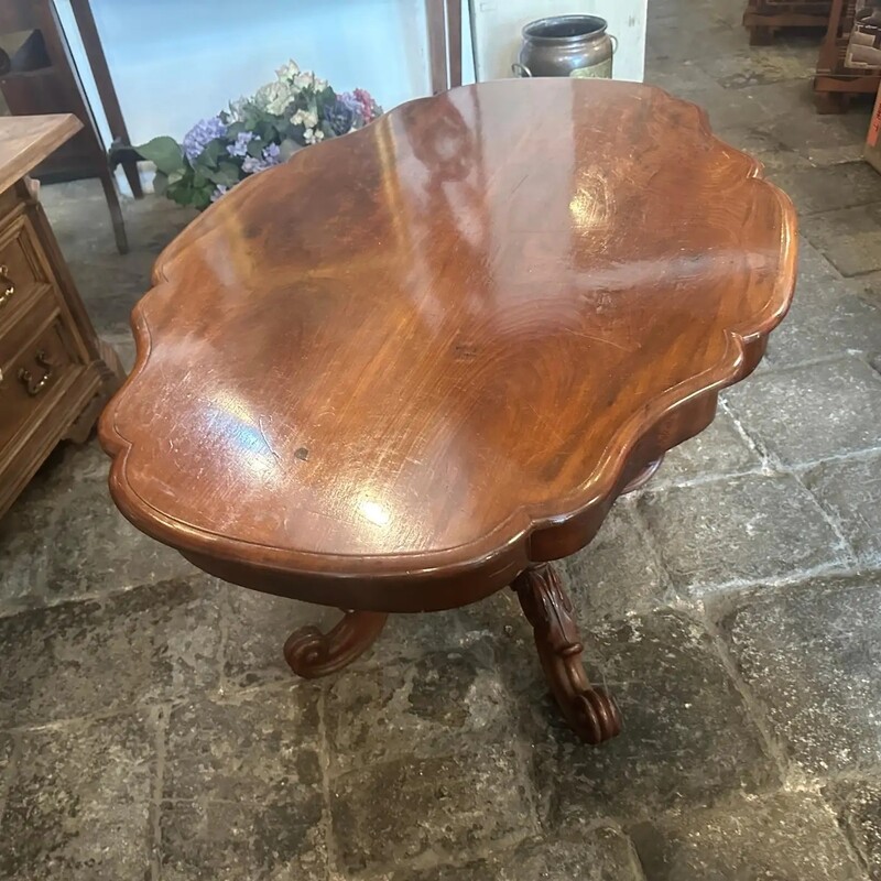 1880s Louis Philippe Mahogany Feather Turtle Shell Shaped Sicilian Side Table