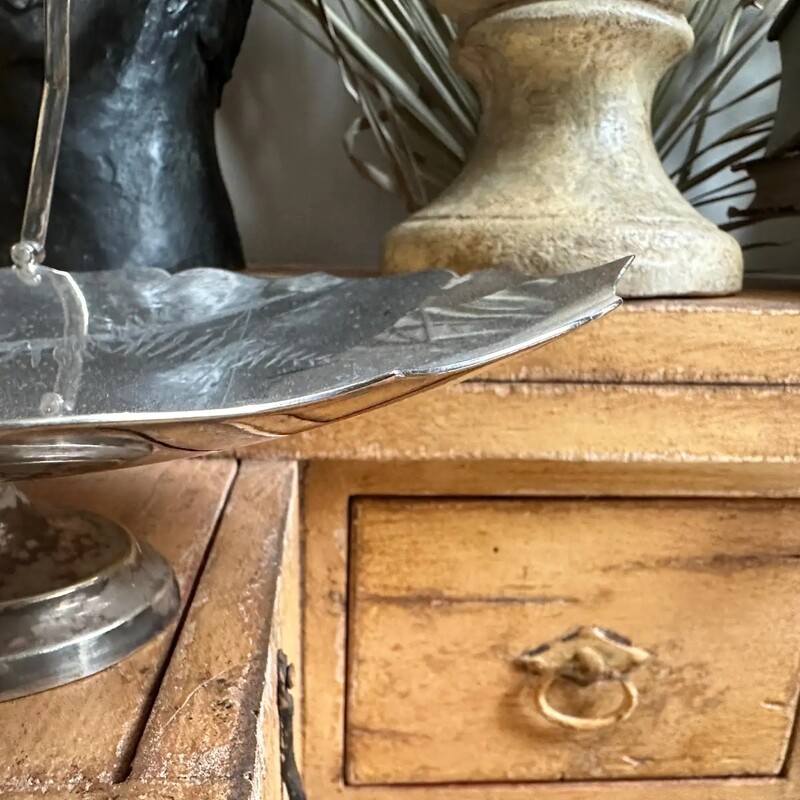 19th Century Victorian Silver Plated English Oval Basket with Orientalist Decor