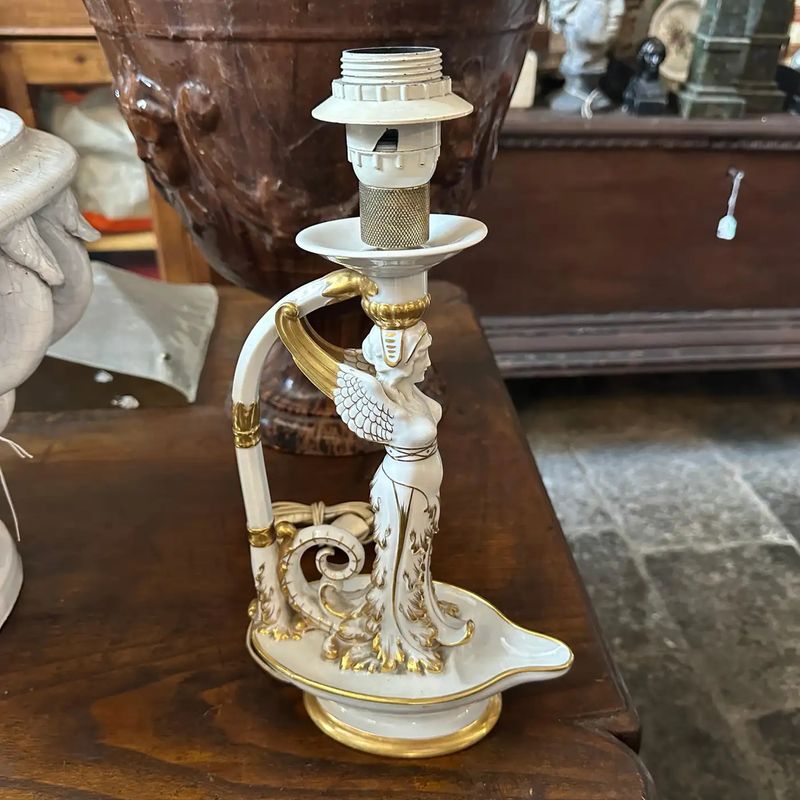 A 1900s Neoclassical White and Gold Capodimonte Porcelain Italian Table Lamp
