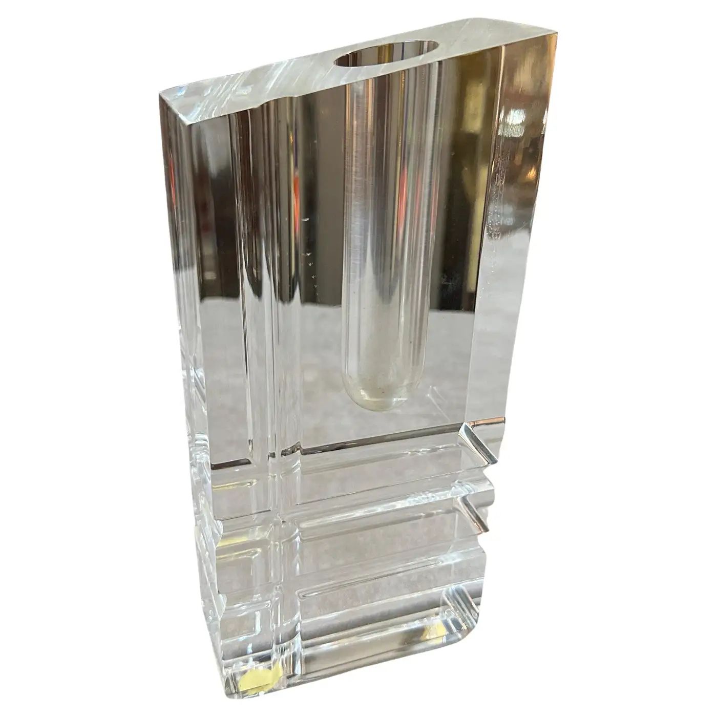 1970s Modernist Clear Plexiglass Rectangular Italian Vase 1970s Modernist Clear Plexiglass Rectangular Italian Vase