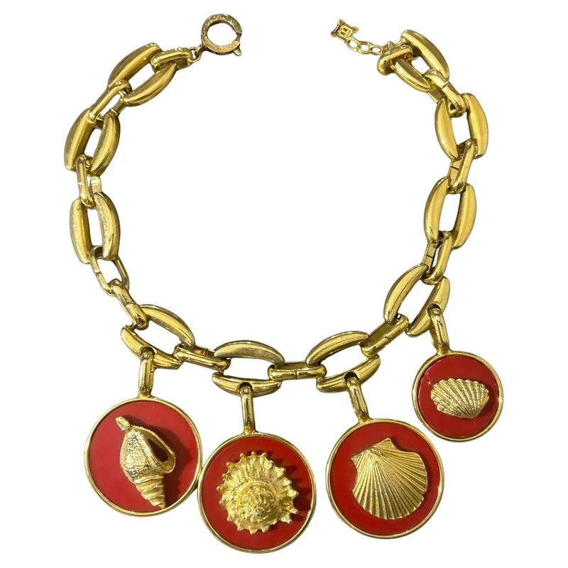 1990s Laura Biagiotti Gold-Tone Shell Medallion Choker Necklace