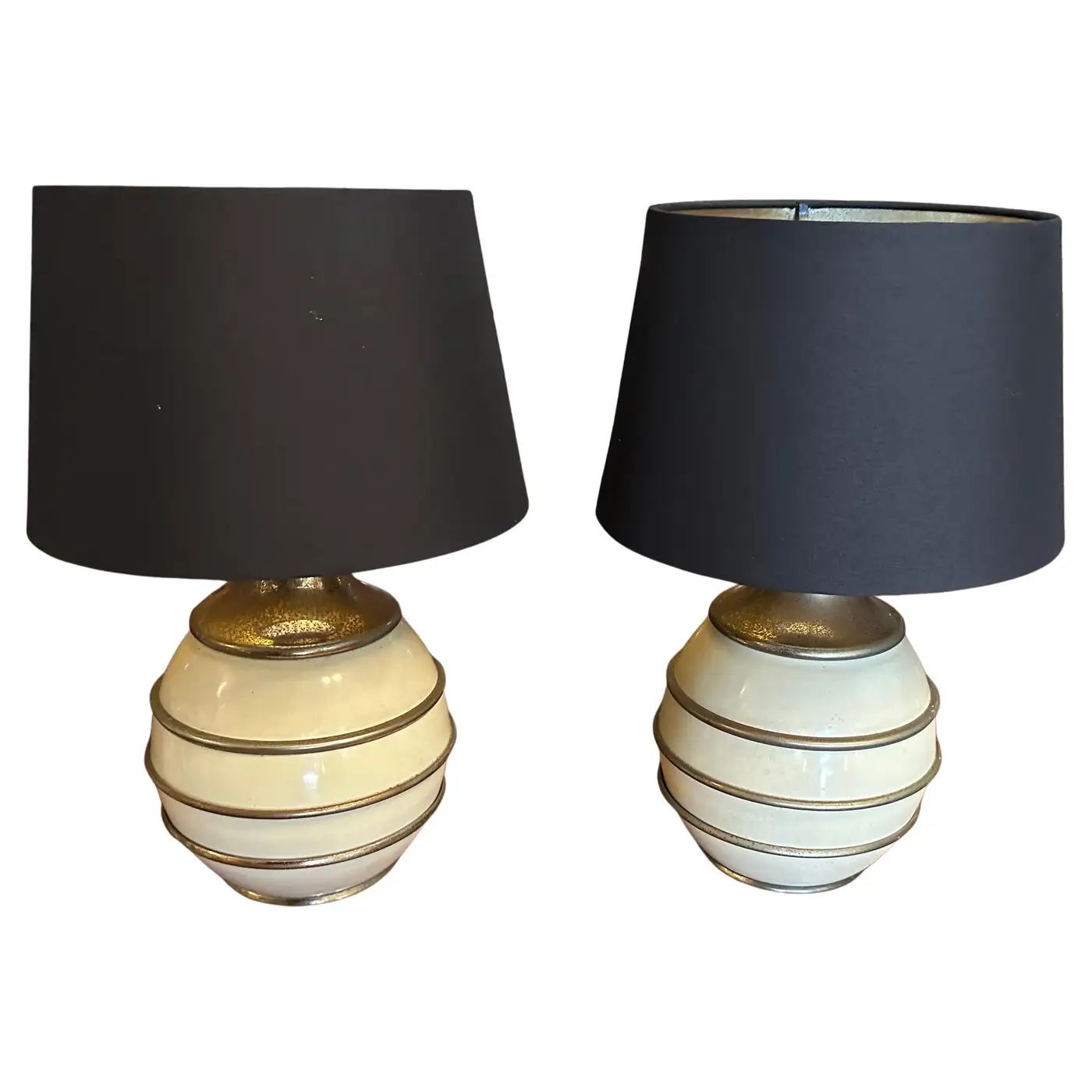 Two 1970s Mid-Century Modern Brass and Ivory Lacquered Metal Italian Table Lamps