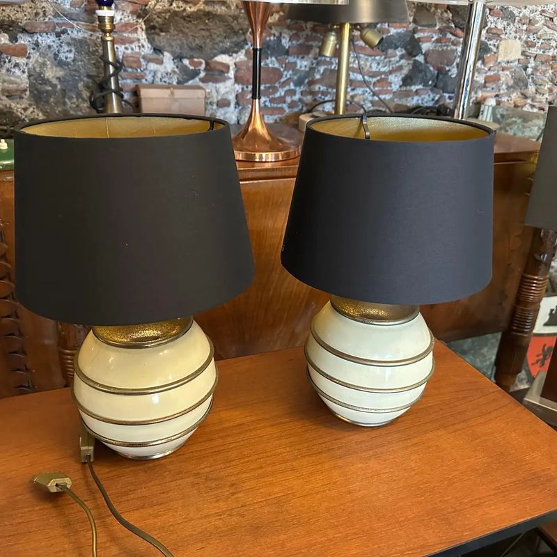 Two 1970s Mid-Century Modern Brass and Ivory Lacquered Metal Italian Table Lamps