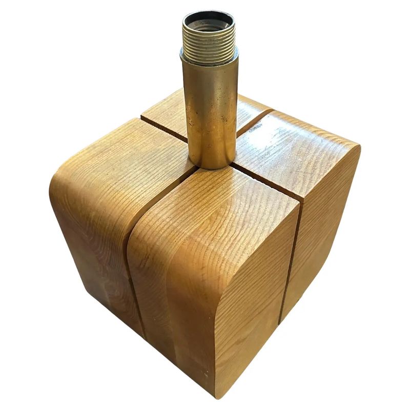 A High Quality 1970s Mid-Century Modern Ash and Brass Italian Table Lamp