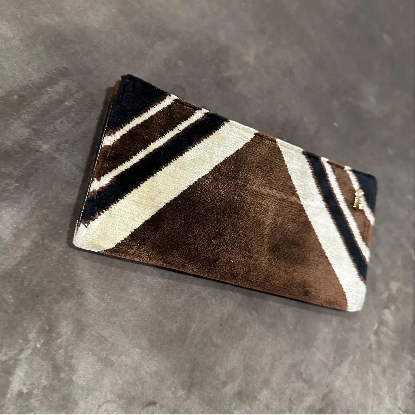 A 1980s Brown and Beige Velvet Wallet Clutch by Roberta di Camerino A 1980s Brown and Beige Velvet Wallet Clutch by Roberta di Camerino