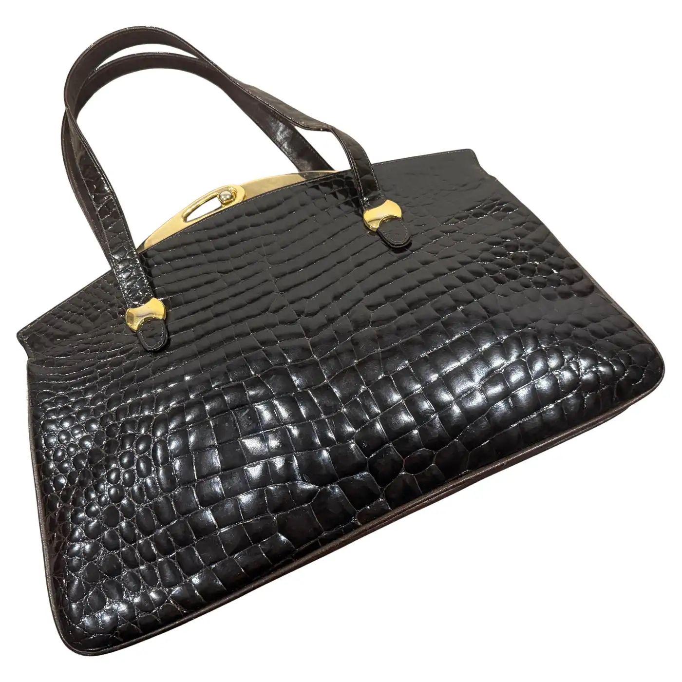 An Elegant 1960s Vintage Dark Brown Leather and Brass Clasp Italian Hand-Bag An Elegant 1960s Vintage Dark Brown Leather and Brass Clasp Italian Hand-Bag