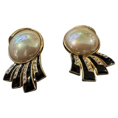 1980s Vintage Gilted Metal Black Enamel and Faux Pearls Italian Clip on Earrings