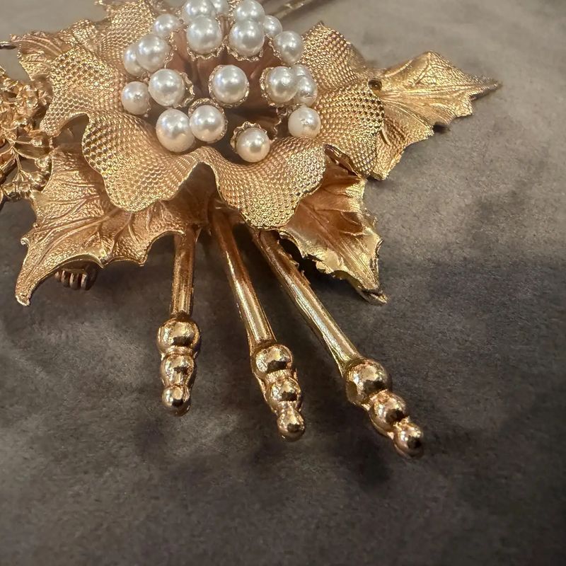 2000s Vintage Luxury Costume Jewelry Gilted Metal Italian Brooch