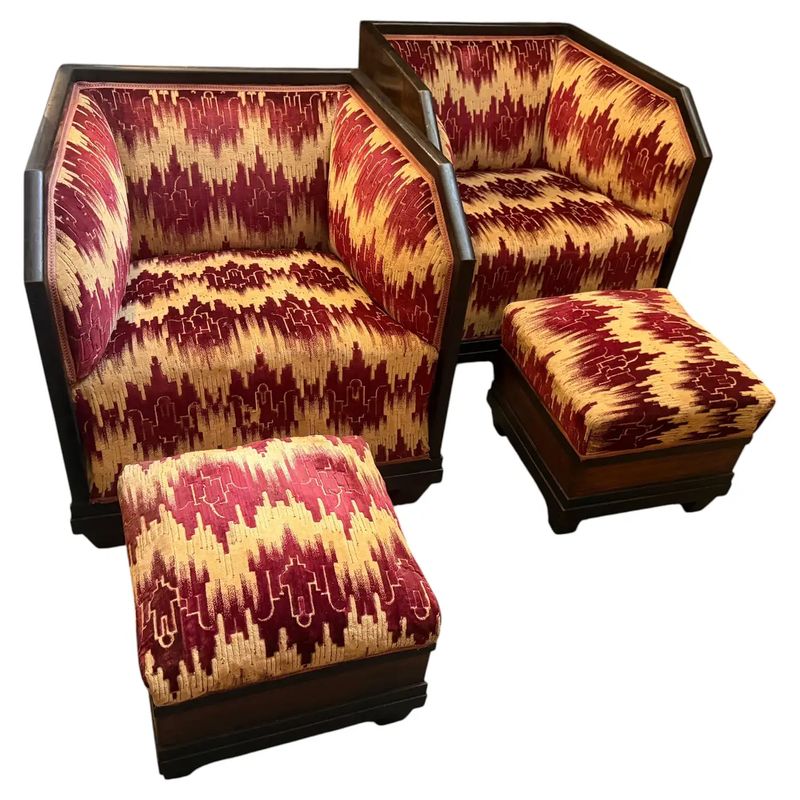An Italian 1930s Wood and Original Fabric 6 Pieces Living Room Set