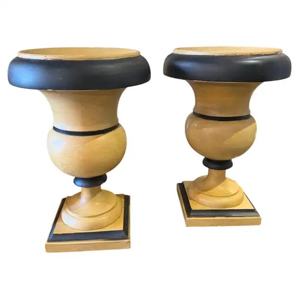 1930s Art Deco Black and White Lacquered Wood Italian Candlehloders 1930s Art Deco Black and White Lacquered Wood Italian Candlehloders