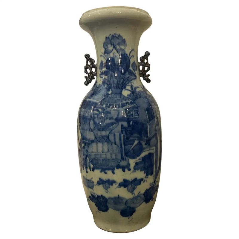 1950s Traditional Qing Dynasty Style Chinese Porcelain Vase 1950s Traditional Qing Dynasty Style Chinese Porcelain Vase