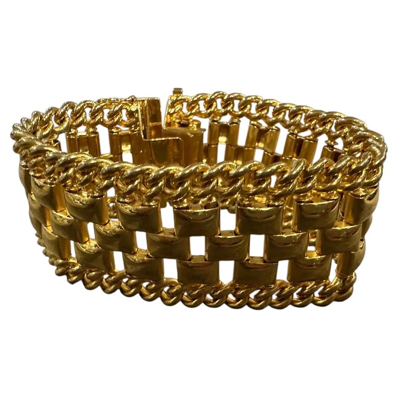 A 1990s High Quality Costume jewelry Gilt metal Italian Bracelet