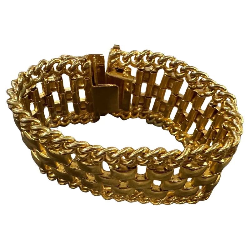 A 1990s High Quality Costume jewelry Gilt metal Italian Bracelet