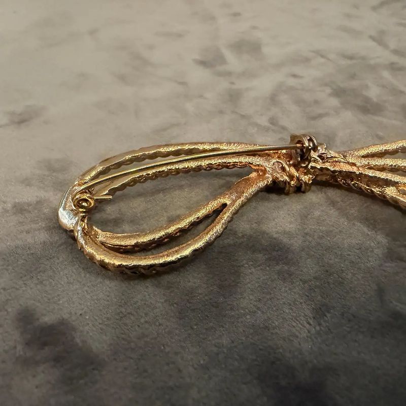21st Century High Quality Costume Jewelry Gilt Metal Italian Nappe Brooch