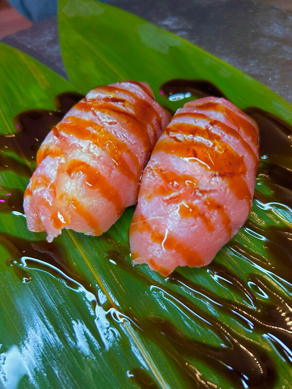 Nigiri Filetto di Tonno Sfiammato E Salsa Teriyaki