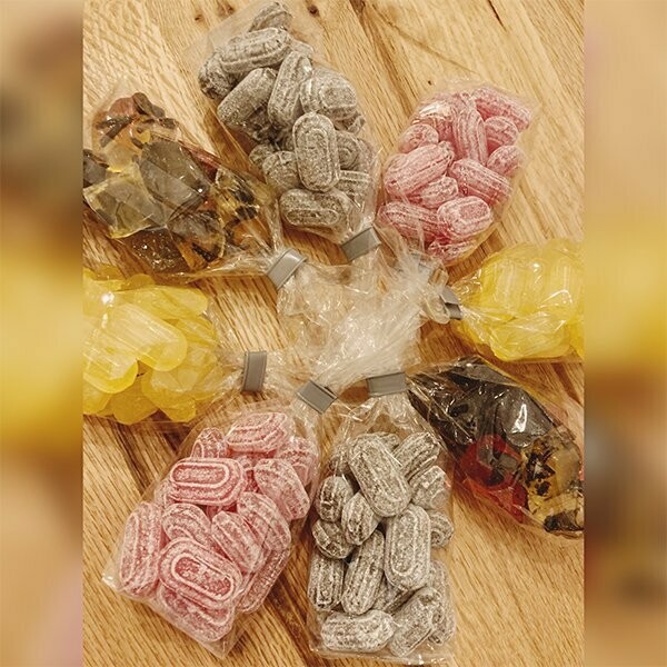 150 St/ück Bunte Kn/öpfe N/ähen Harz Tasten Kleine N/ähknopf Bunte Tasten Rund Gemischt Kinderkn/öpfe Puppenkn/öpfe mit Kunststoff Box zum Babykleidung N/ähen Kinder DIY Basteln 10 Farben