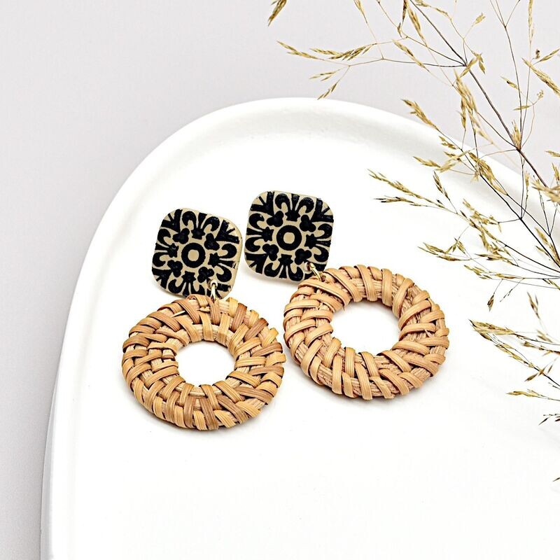 Ohrringe Ohrringe "Arabell" mit Rattan-Anhänger, Ivory-Schwarz, 18K vergoldet