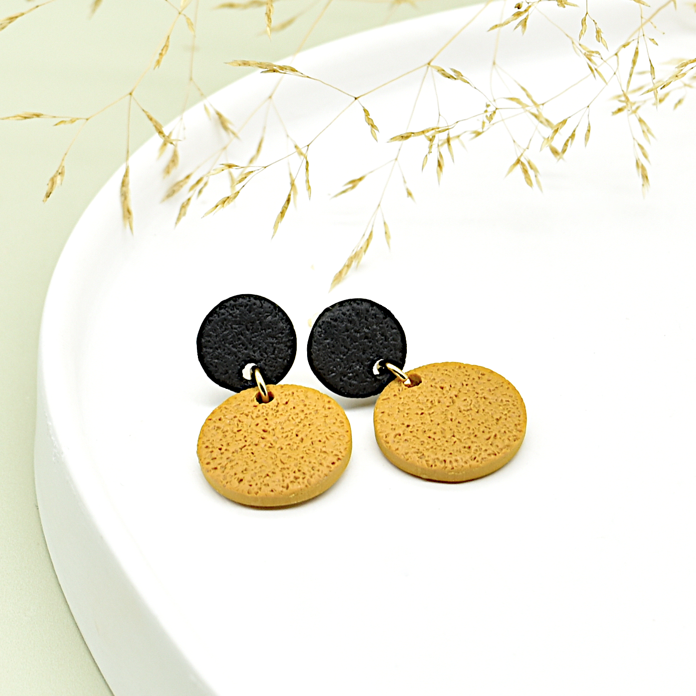 Ohrringe "Mailisa" mit Dot-Anhänger, Senfgelb, 18k vergoldet