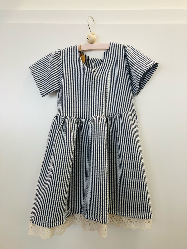 Kleid Größe 110 Gestreift mit Spitze Kleid Größe 110 Gestreift mit Spitze