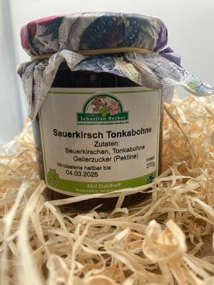 Sauerkirsche küsst Tonka-Bohne Fruchtaufstrich Sauerkirsche küsst Tonka-Bohne Fruchtaufstrich