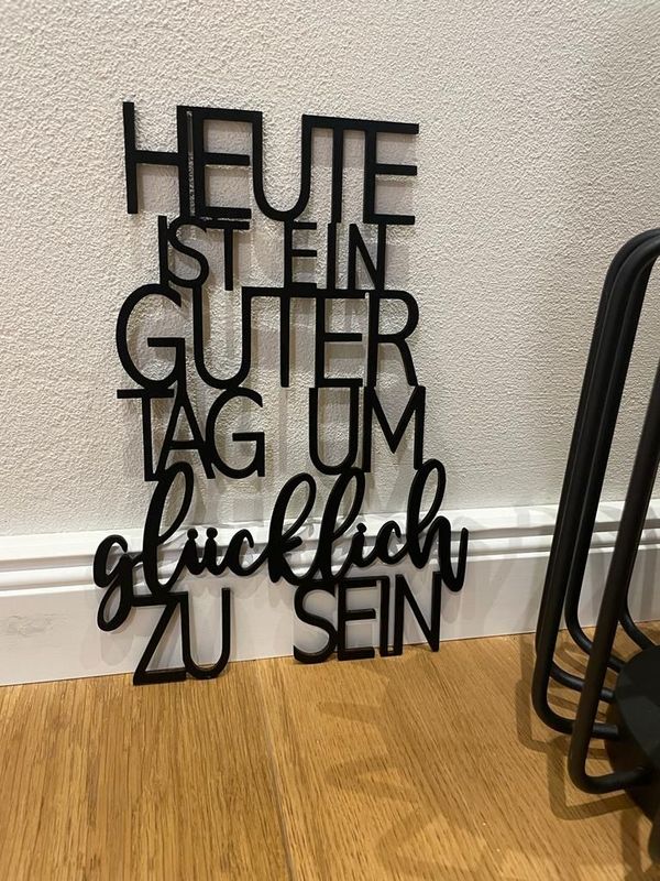 Schriftzug Schriftzug "Heute ist ein guter Tag um glücklich zu sein"