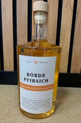 Börde-Pfirsich - Feiner Likör aus süßen Pfirsichen Börde-Pfirsich - Feiner Likör aus süßen Pfirsichen