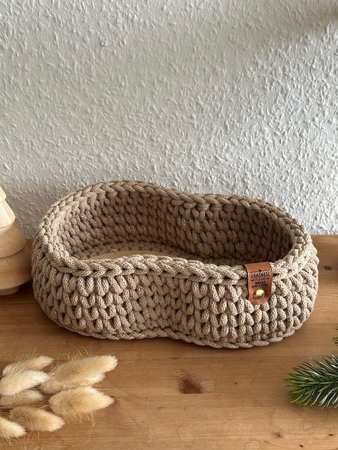 Nussschale / Nusskörbchen