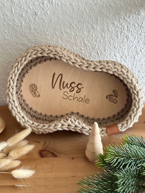 Nussschale / Nusskörbchen Nussschale / Nusskörbchen