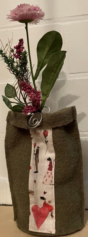 Filzhülle mit Borte Kinder u Blüte Filzhülle mit Borte Kinder u Blüte