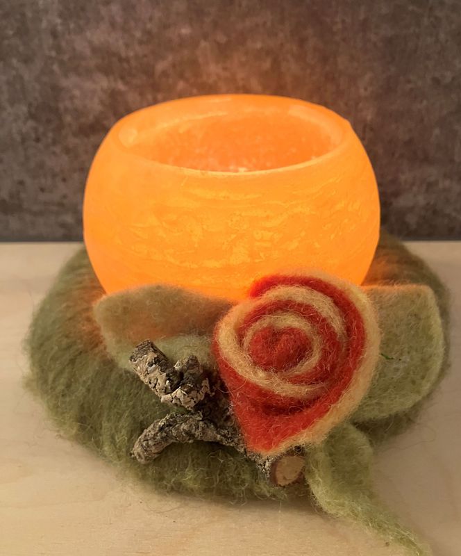 Filzkranz mit Wachslampignon Filzkranz mit Wachslampignon