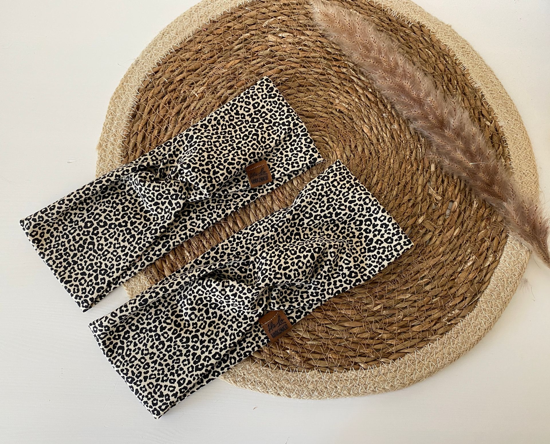 Leoprint Knotenhaarband aus  handgenäht