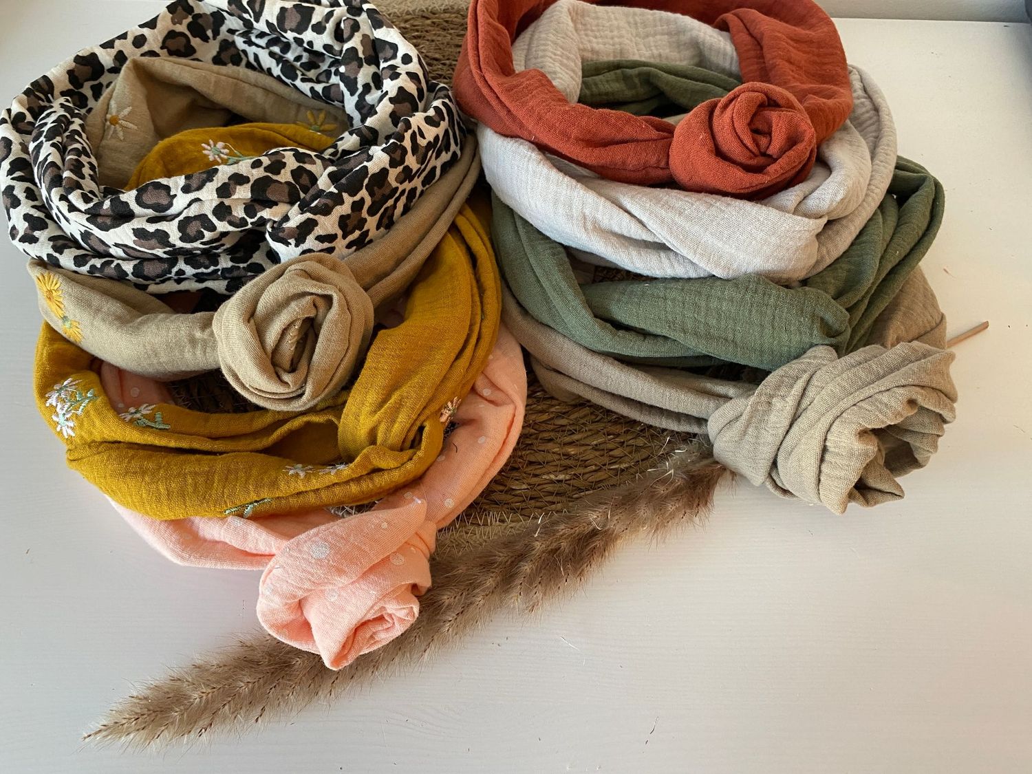 Handgenähtes Musselin Drahthaarband