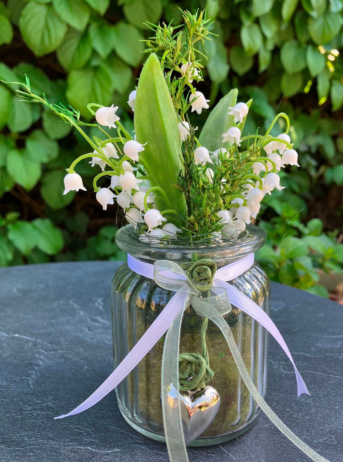 Maiglöckchen in Glas Vase