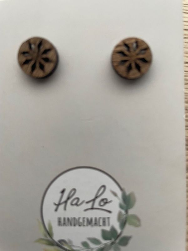 Holzohrstecker mit Mandala-Sternenmotiv Holzohrstecker mit Mandala-Sternenmotiv