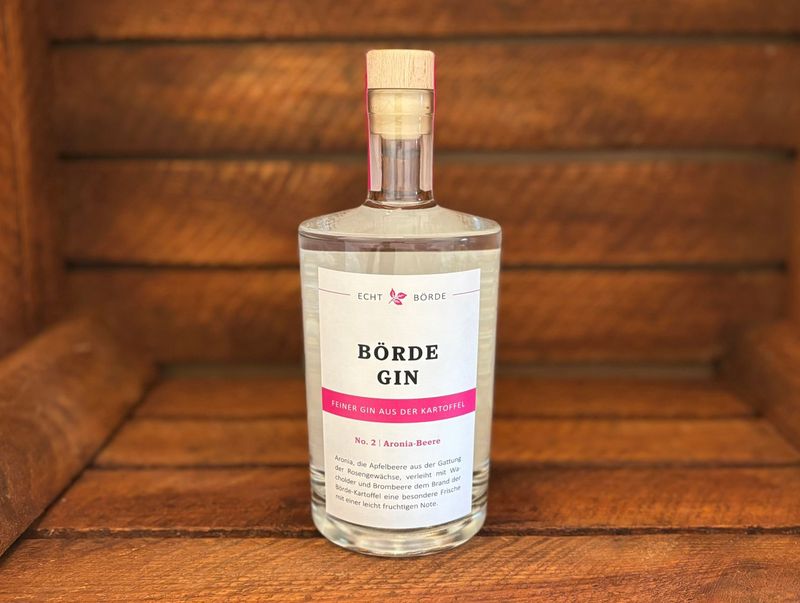 Börde-Gin - No. 2 | Aronia-Beere Börde-Gin - No. 2 | Aronia-Beere