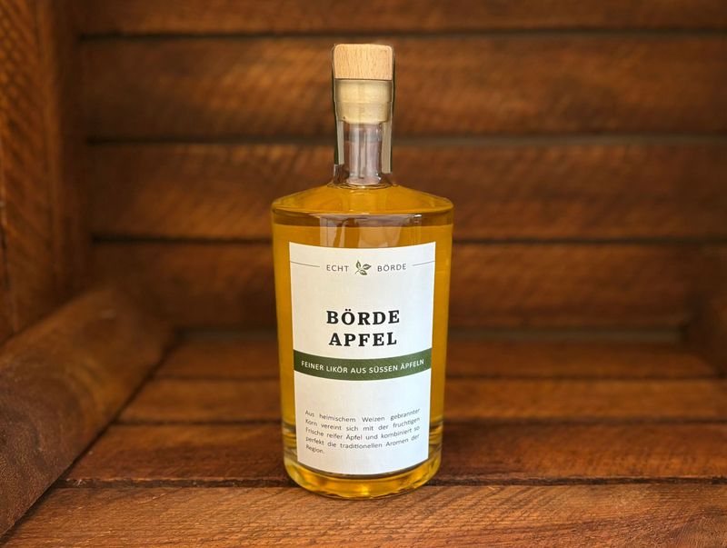 Börde-Apfel - Feiner Likör aus süßen Äpfeln Börde-Apfel - Feiner Likör aus süßen Äpfeln