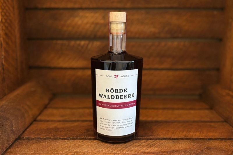 Börde-Waldbeere- Fruchtiger Likör mit roten Beeren Börde-Waldbeere- Fruchtiger Likör mit roten Beeren