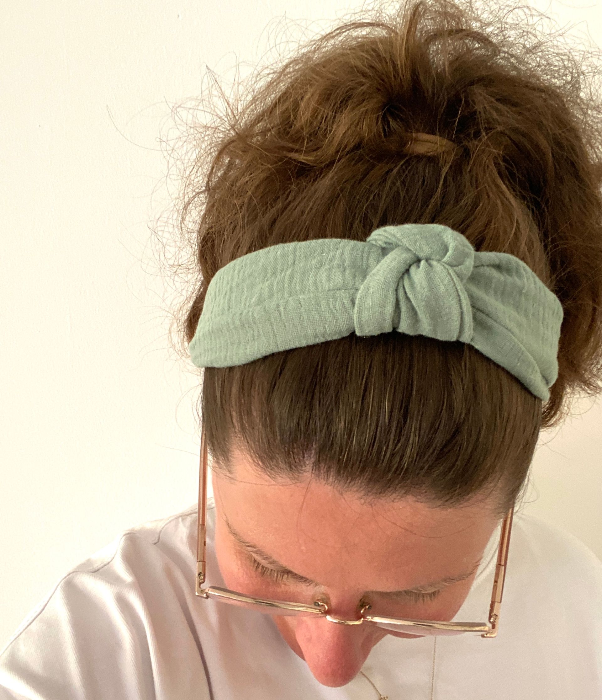 Handgenähter Knotenhaarreifen aus Musselin in verschiedenen Farben